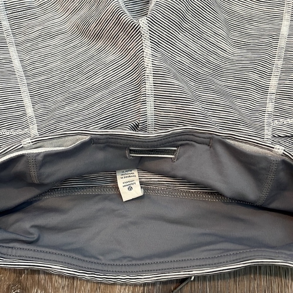 Lululemon Shorts - Size 4 - Picture 2 of 12